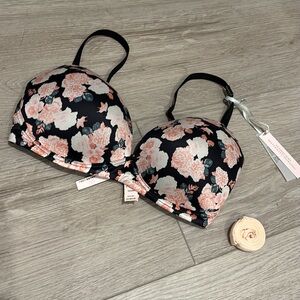 BNWT- Victoria’s Secret maternity nursing bra size 32DDD